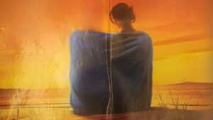 Este artigo analisa o impacto da ausência paterna na composição dos relacionamentos amorosos femininos. Com base na psicologia analítica junguiana, o texto traz inicialmente o papel do pai na constituição da psique feminina e como a sua falta provoca um vazio simbólico, o que pode aprisionar a mulher em uma identidade infantilizada, presa ao mundo materno, bloqueando o acesso ao outro, à alteridade.