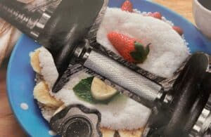 Nesse artigo, a temática da violência crescente nos relacionamentos afetivos é ampliada e debatida, passando pela metáfora dos titãs e da inconsciência ao se relacionar. A questão de como a ira e a agressividade ganham força também é abordada, levando em consideração a cultura atual e os ditames coletivos. Uma visão da sombra coletiva é destacada como um dos pilares da violência e da agressividade rompante na sociedade.