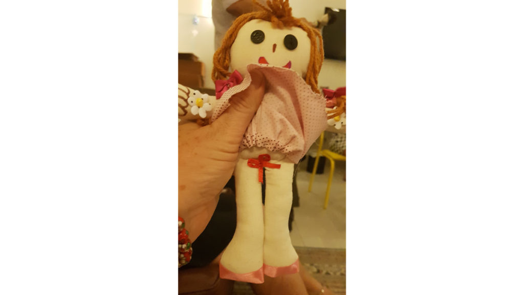 PROMISCUIDADE SEXUAL COMO EXPRESSÃO SIMBÓLICA DA SOMBRA COLETIVA – Um ensaio sob a ótica do amor e da psicologia junguiana (II) A sexualidade é um dos aspectos da dimensão humana, cercada ainda de muita dor e sofrimento, em razão do ocultamento e da aura do pecado, imposto principalmente pela formação judaico-cristã de nossa sociedade ocidental. A cultura do pecado manteve o véu da ignorância e do preconceito em torno do assunto e em razão disso, pouco se fala e se pesquisa sobre o tema, dado os parcos recursos bibliográficos disponíveis. Arrisco a dizer que apenas com o surgimento da AIDS e todas as suas particularidades, principalmente no início da infecção, onde denominada “câncer gay” é que se iniciou a falar sobre sexualidade e a defini-la em seu aspecto mais amplo (biopsicossocial). Foi quando as camadas sociais que se encontravam na sombra coletiva emergiram e a sociedade precisou integrá-las.