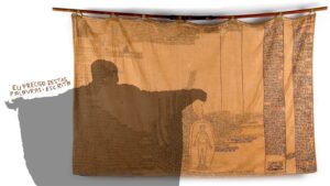 Este ensaio propõe uma reflexão sobre o caminho para a alma, a partir da psicologia junguiana, tomando como eixo crítico o modo de vida contemporâneo e suas formas de subjetivação marcadas pela aceleração, pela funcionalização da experiência e pela perda de espessura do sensível. O paradoxo que atravessa o texto é o de que o caminho para o interior, para a alma, não se dá por afastamento do mundo, mas precisamente por uma reaproximação do sensível, onde, na tensão entre opostos, algo de simbólico pode emergir e devolver ao humano a possibilidade de habitar o mundo com maior profundidade.